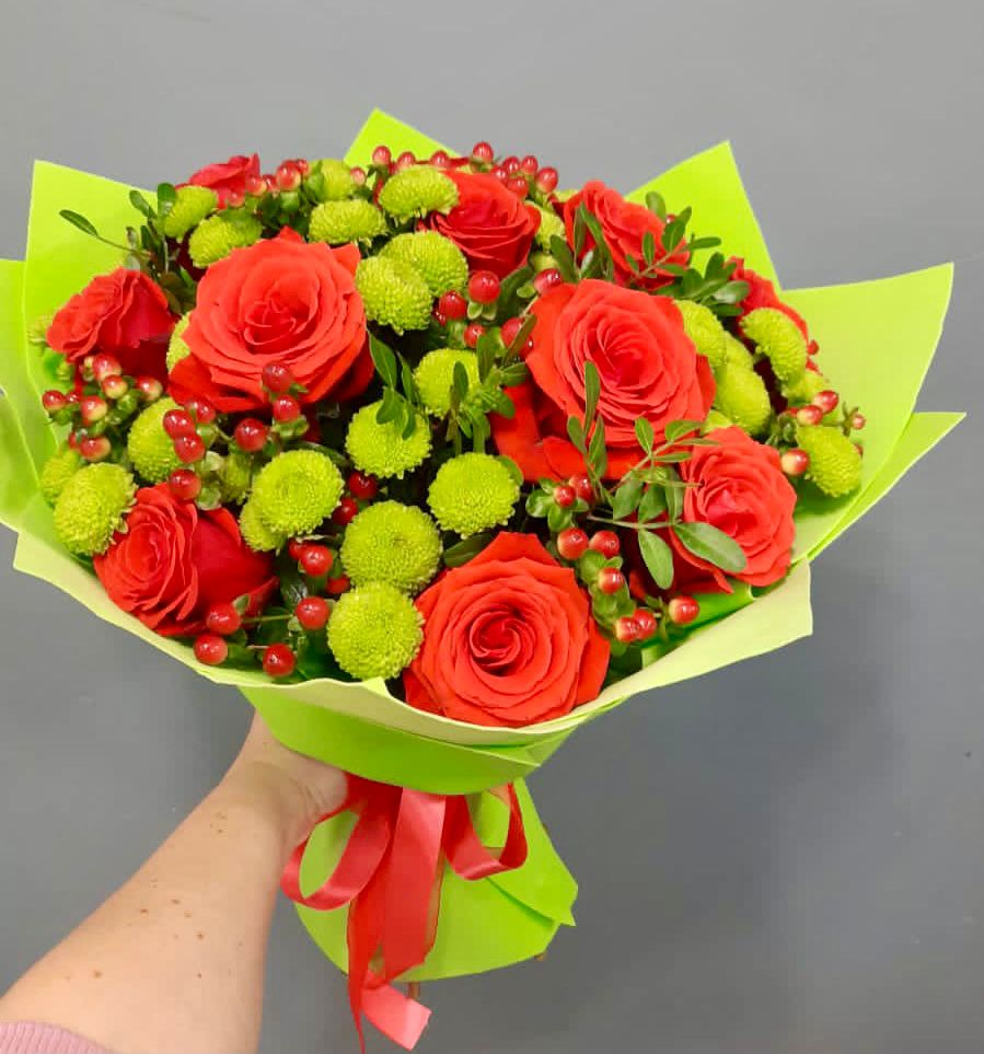 Букет цветов из: Хризантемы и Розы в Гурийской