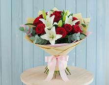 Букет цветов из:  Лилии и Розы в Гурийской