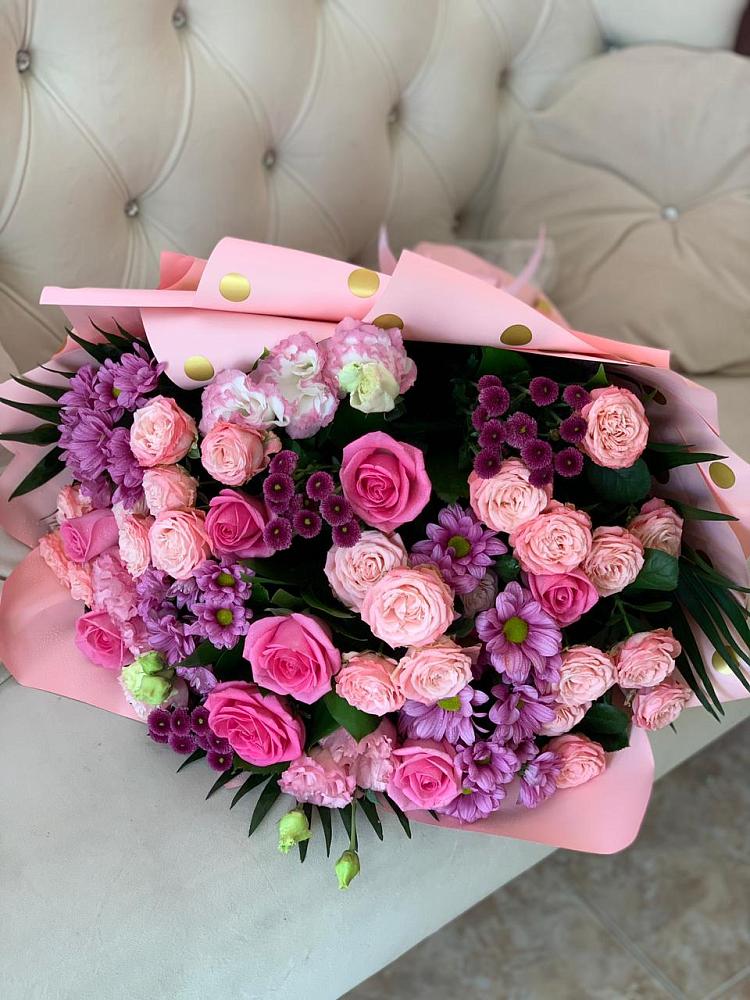 Букет цветов из: Хризантемы, Розы и Лизиантусы в Гурийской