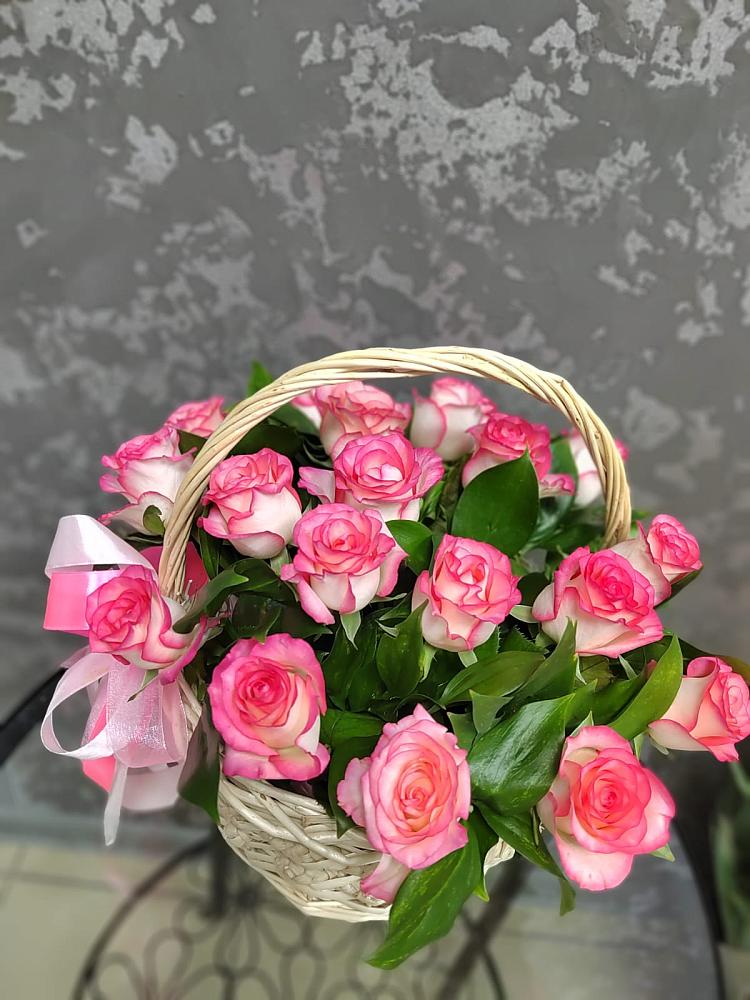 Цветочная композиция из Розы в корзине в Гурийской
