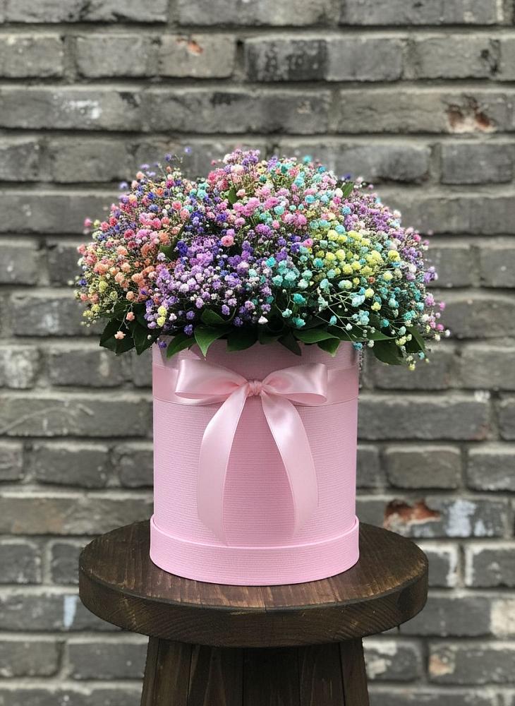 Цветочная композиция из Гипсофила и Розы в шляпной коробке в Гурийской
