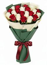 Букет Микс из красных и белых роз в Гурийской