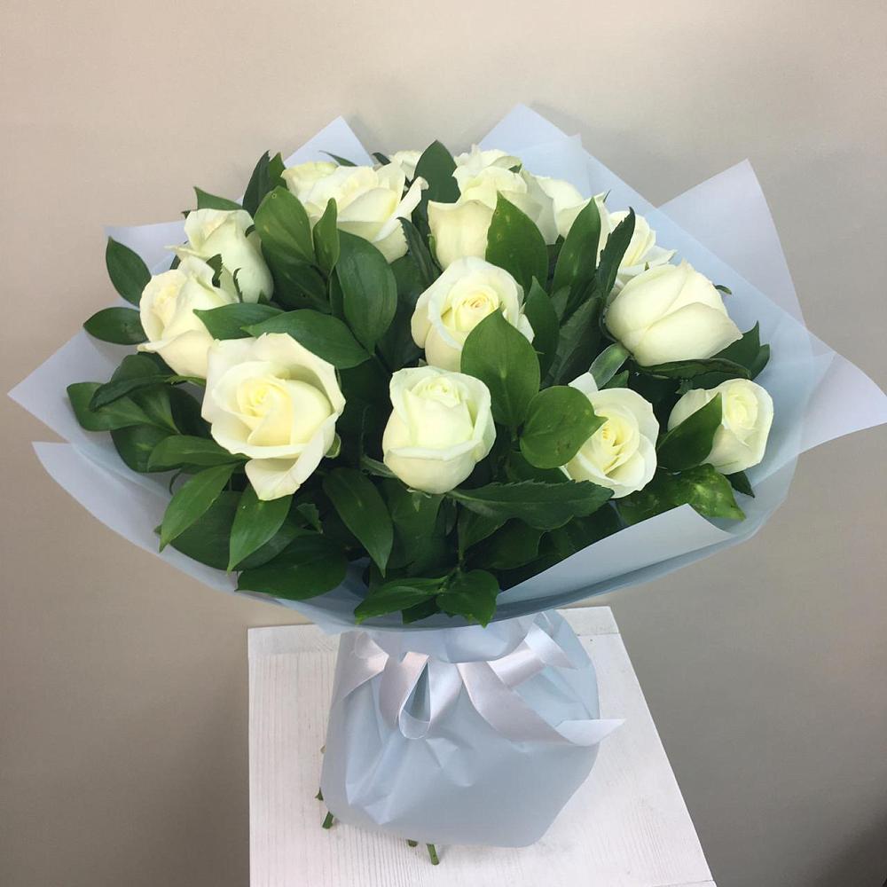 Букет 15 Белых роз Проуд в Гурийской