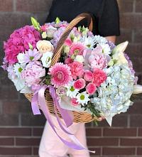 Цветочная композиция из Розы, Хризантемы, Пионы и Лизиантусы в корзине #REPLACE_PRED# Гурийской