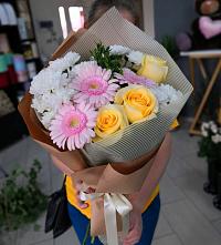 Букет цветов из:  Герберы, Розы и Хризантемы в Гурийской