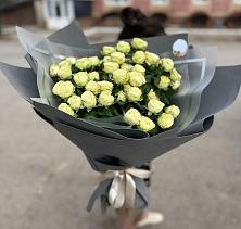 Букет Белые кустовые розы Солинеро в Гурийской