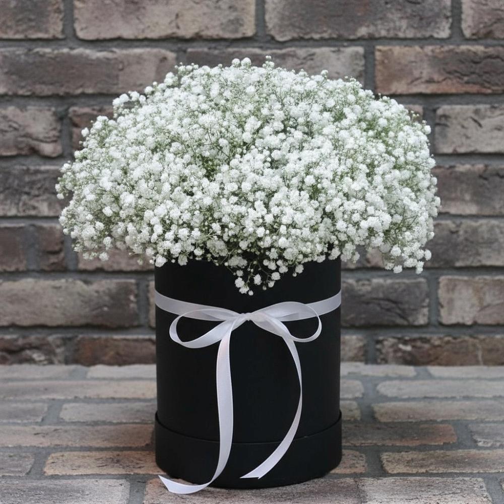 Цветочная композиция из Гипсофила в шляпной коробке в Гурийской