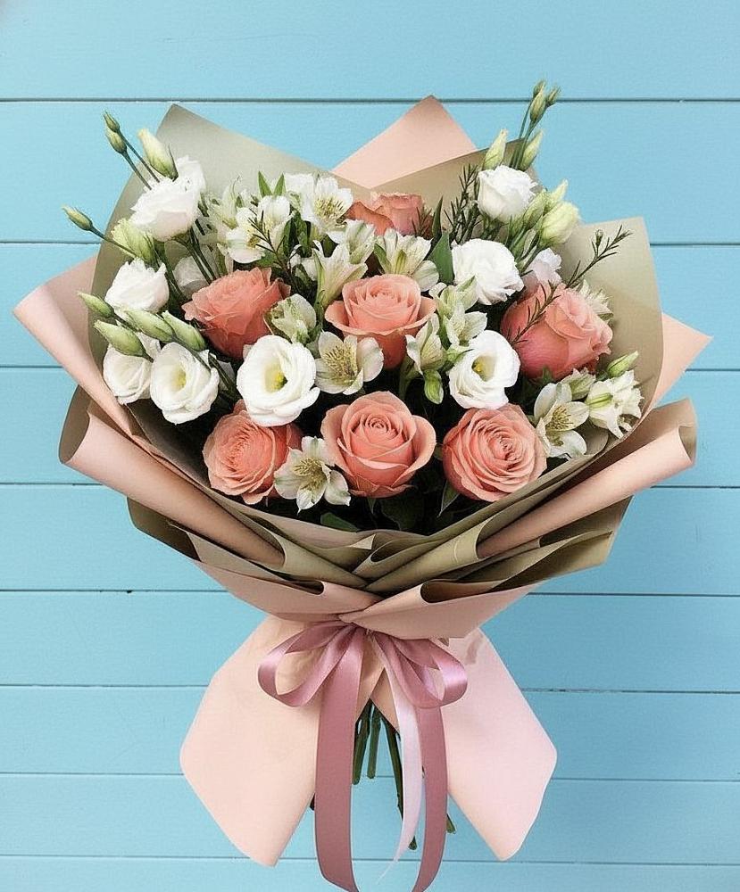 Букет цветов из: Розы, Альстромерии и Лизиантусы в Гурийской