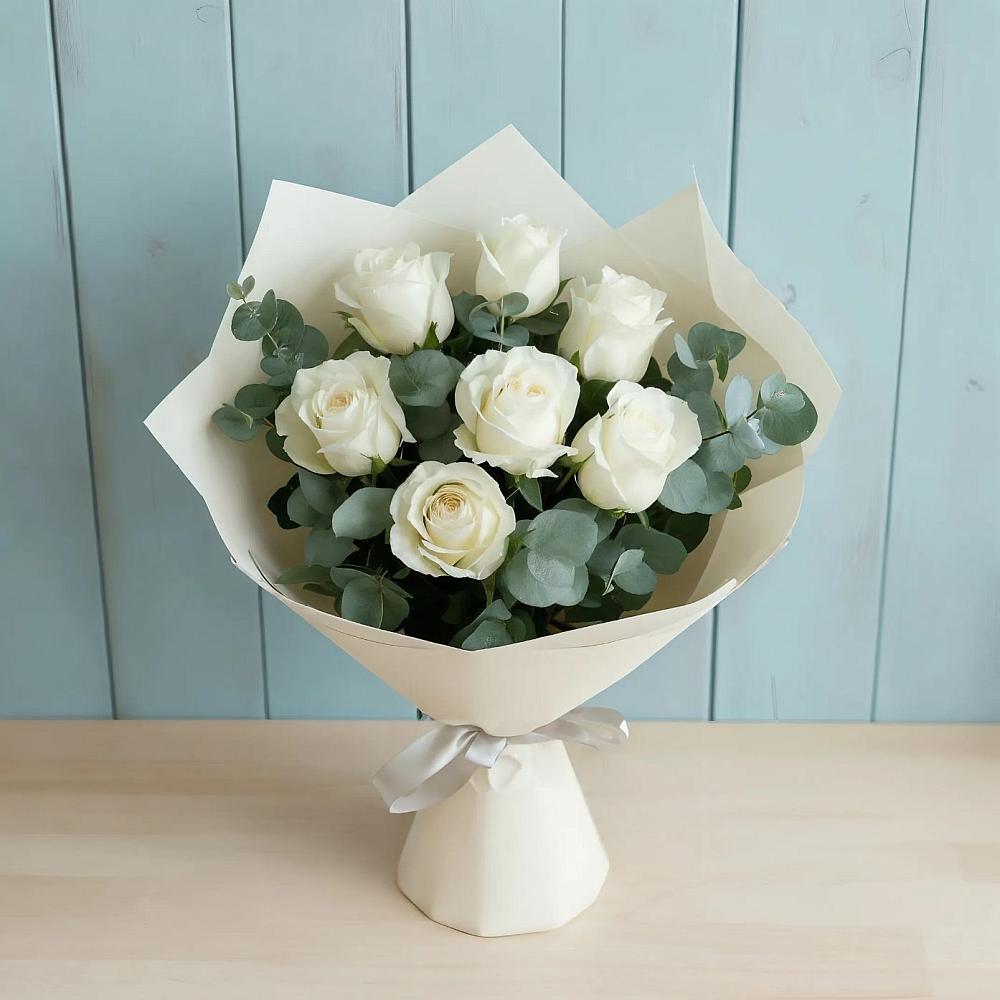Букет Белые розы в Эвкалипте в Гурийской