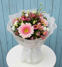 Букет цветов из:  Герберы, Альстромерии и Лизиантусы #REPLACE_PRED# Гурийской