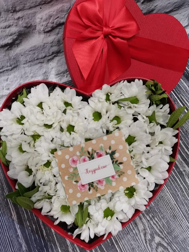 Цветочная композиция из Хризантемы в виде сердца в Гурийской