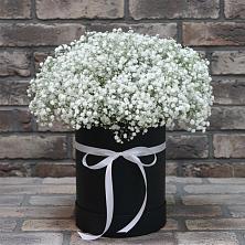 Цветочная композиция из Гипсофила в шляпной коробке в Гурийской