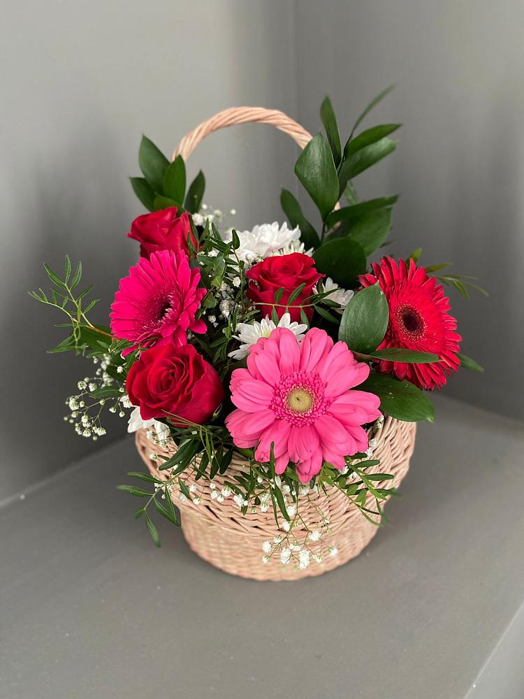 Цветочная композиция из Розы, Хризантемы и Герберы в корзине в Гурийской