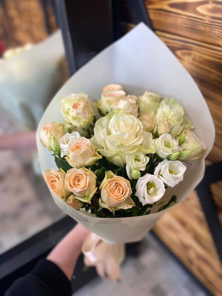 Букет цветов из: Розы и Лизиантусы в Гурийской